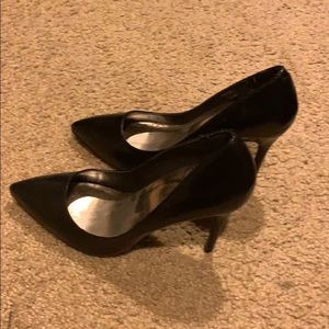 Cathy Jean Black heel pumps